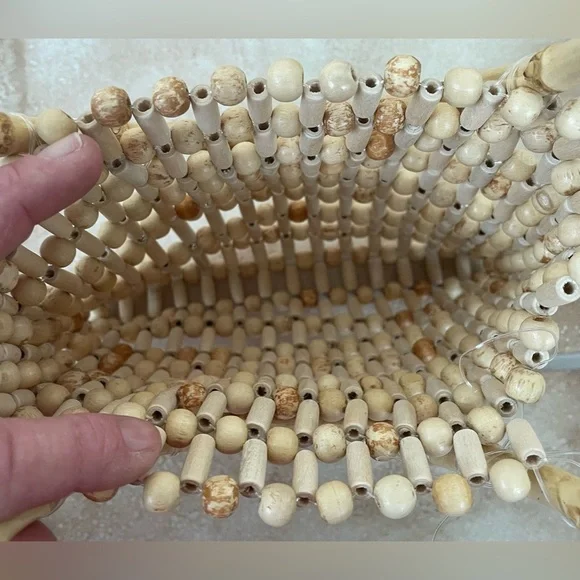 Handcrafted summer vintage tan wood beaded clutch bag with circle handles - Picture 4 of 4